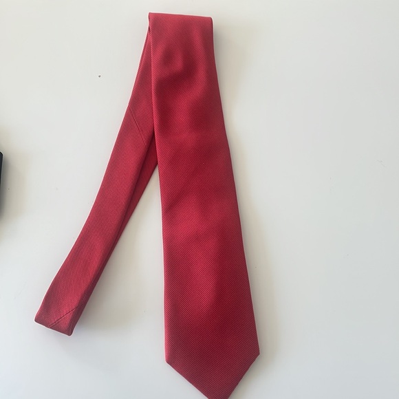 Red Solid Silk Club Room Tie - Picture 3 of 8